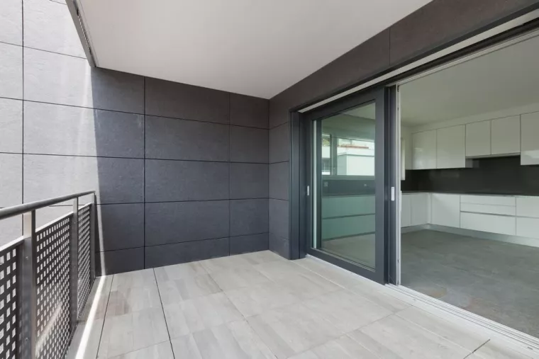 Poser du carrelage sur une terrasse rectangulaire en bois avec silicone, Mérignies, FLOOR