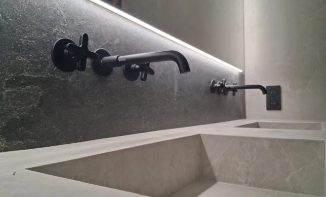 Pose de carreaux XXL et aménagement au sol d'une salle de bains en rénovation avec douche à l'italienne, Mérignies, FLOOR