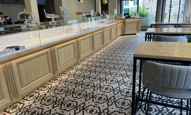 Pose de mosaïque Winckelmans dans une boulangie, Mérignies, FLOOR