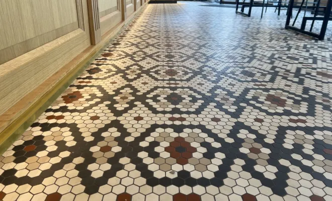 Pose de mosaïque Winckelmans dans une boulangie, Mérignies, FLOOR